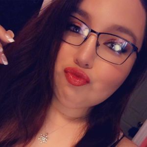 Meet your Posher, Dominique